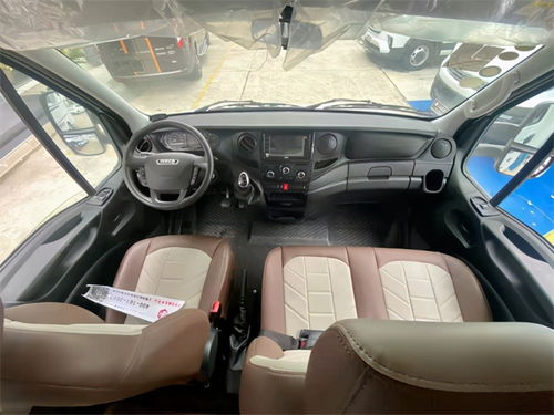 國(guó)五隆翠家用房車(chē) 實(shí)木家具版C10五座房車(chē)，匠心打造移動(dòng)溫馨之家